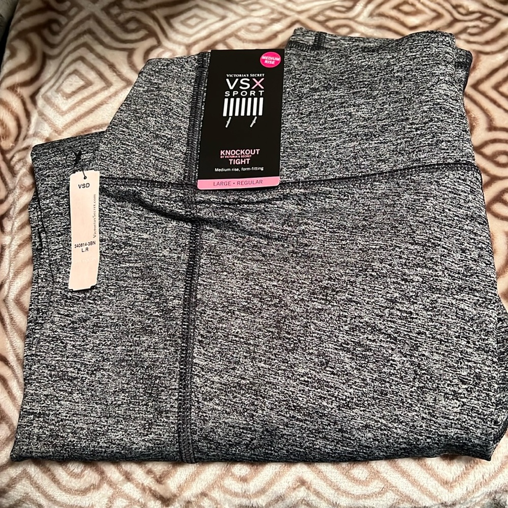Victoria’s Secret VSX Sport Knockout Tight Medium rise, form-fitting